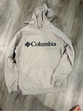 Columbia Men's Hooded Sweatshirt in Light Taupe with Black Logo